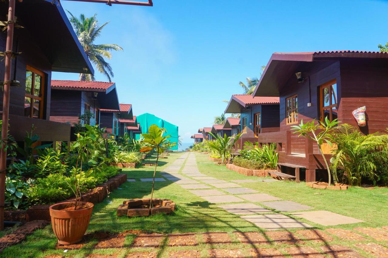 Okean Resort Vagator Exterior photo